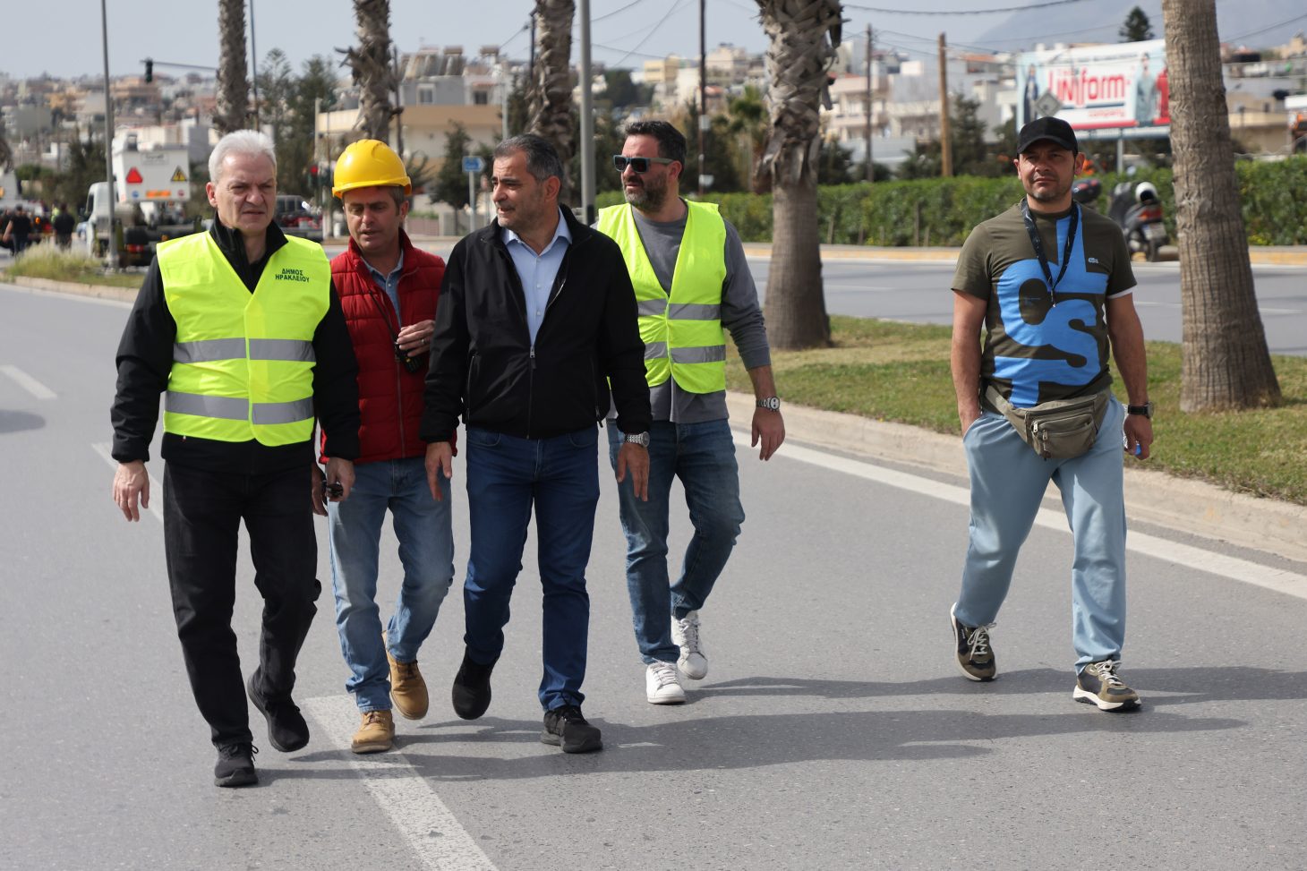 Ολοκληρώθηκε από τον Δήμο Ηρακλείου σε χρόνο ρεκόρ η προληπτική  αντικατάσταση 14 πυλώνων φωτισμού στην Λ. Παναγιωτάκη (video) - Politica.gr