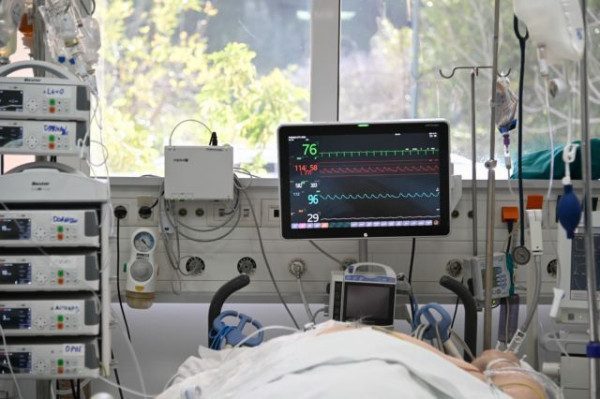 Διασωληνωμένος 21χρονος στο νοσοκομείο μετά από τροχαίο ατύχημα τα ξημερώματα