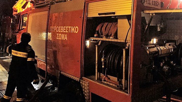 Αχαΐα: Φωτιά σε εργοστάσιο – Μήνυμα του 112 στους κατοίκους